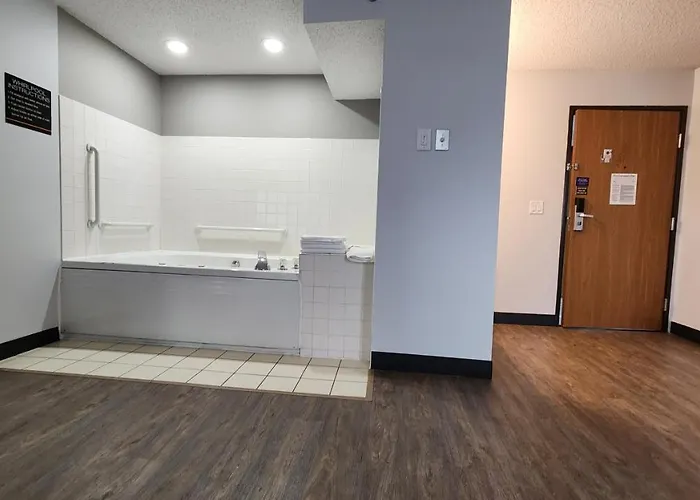 Hotel 6-kewanee, Il